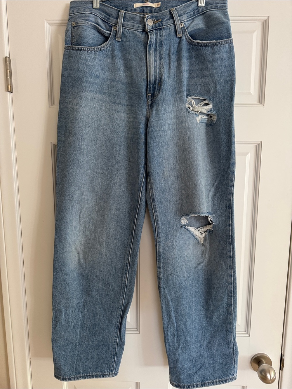 Levi's Women's Light Blue Distressed '94 Baggy Jeans Size: 30